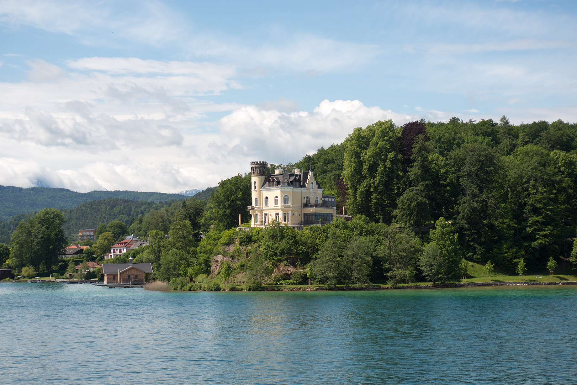Schloss Reifnitz (slowenisch: Grad Ribnica ob Vrbskem jezeru)